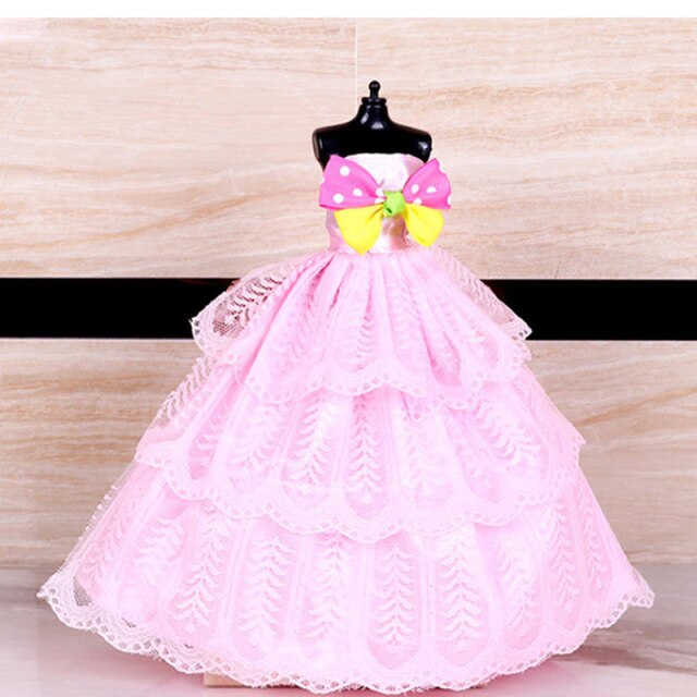 Šaty na panenku Barbie