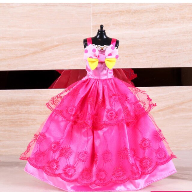Šaty na panenku Barbie